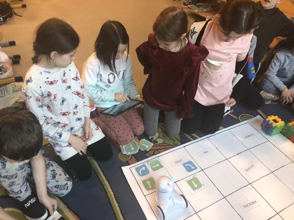 Podstawy programowania i kodowania z robotem Photon