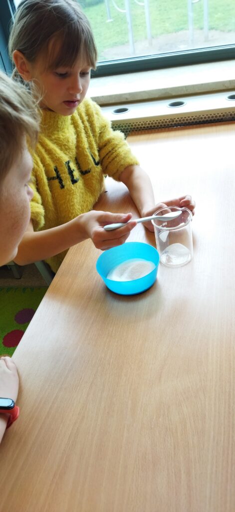 Warsztaty chemiczne w klasie 4b