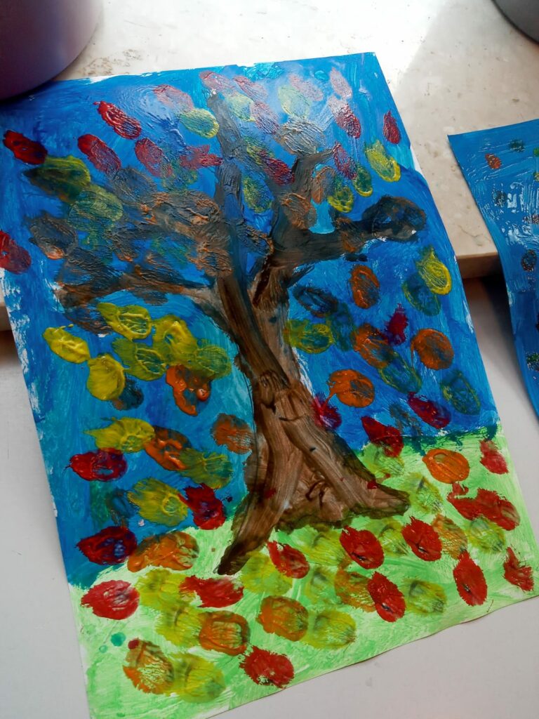 Klasa I c - tworzenie pracy "Jesienne drzewo"