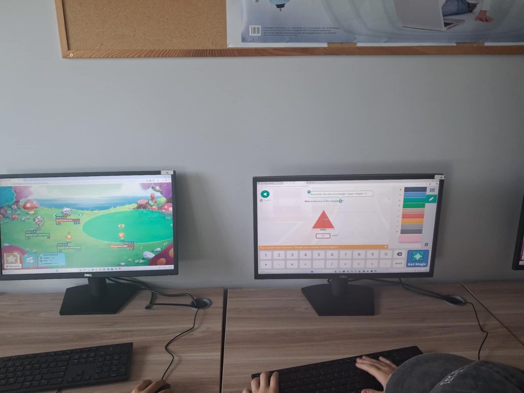 Klasa 6C rozwiązuje problem geometryczny