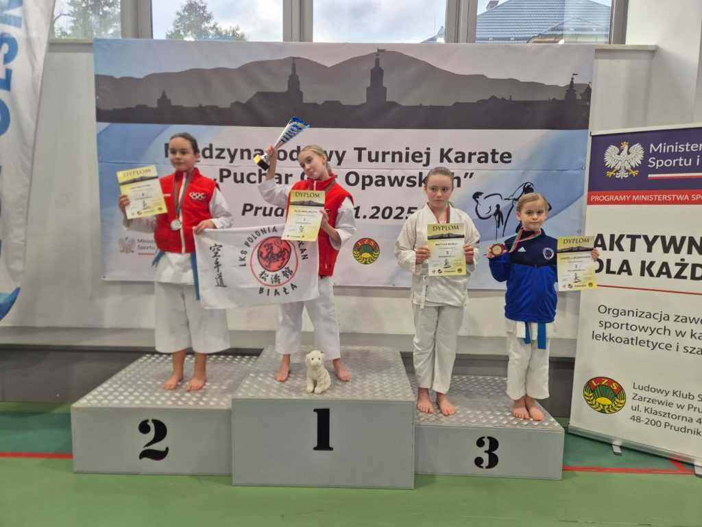 Gabrysia na podium - złota medalistka