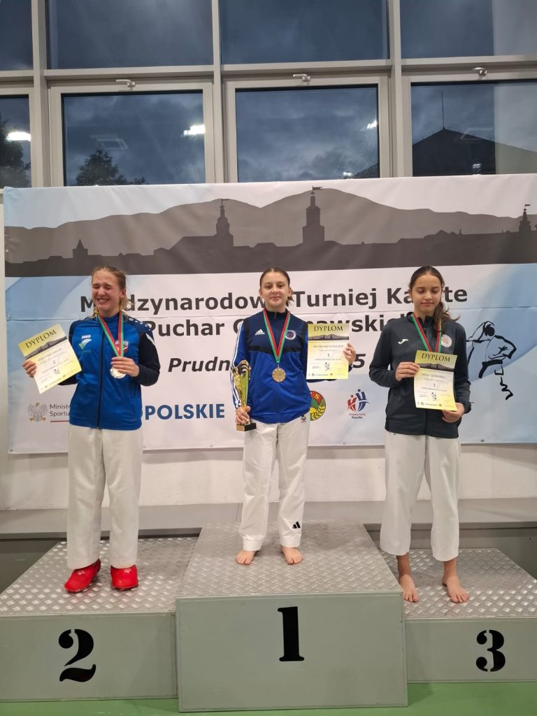Michalina na podium - złota medalistka