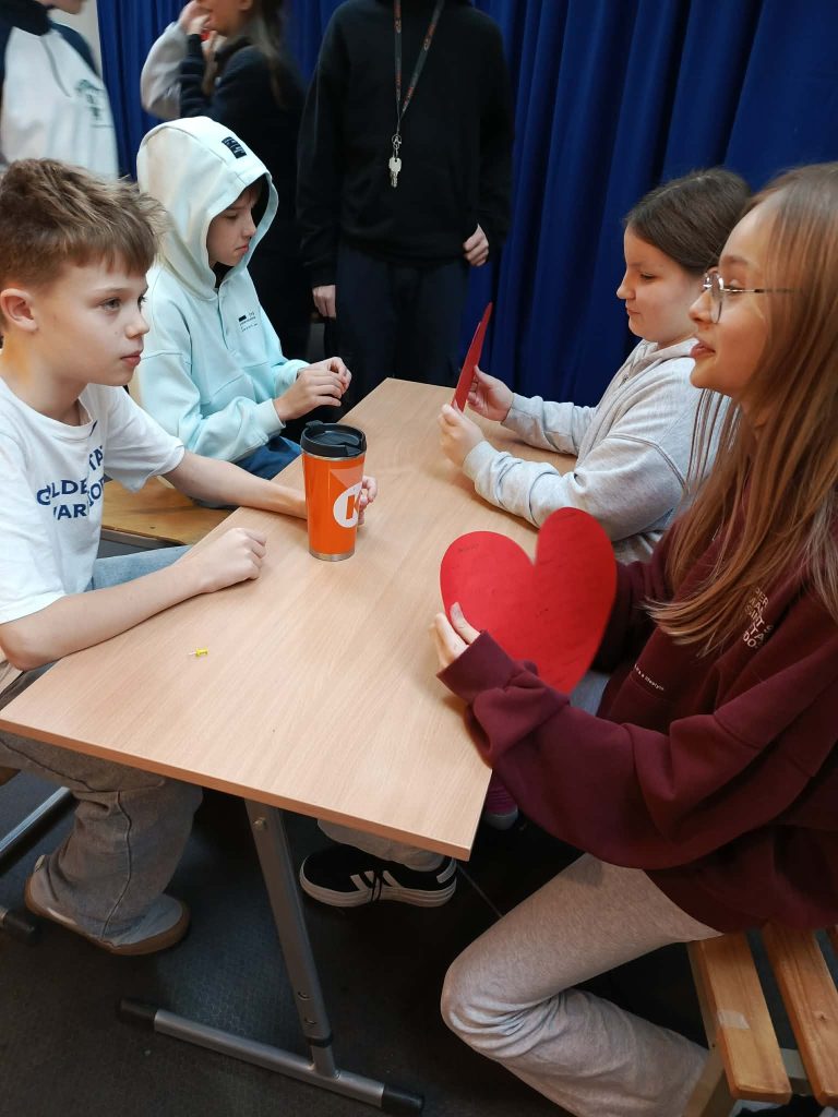 Andrzejkowe wróżby w wykonaniu klasy 6B