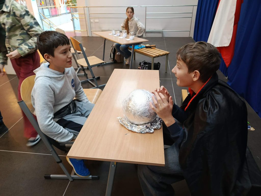 Andrzejkowe wróżby w wykonaniu klasy 6B