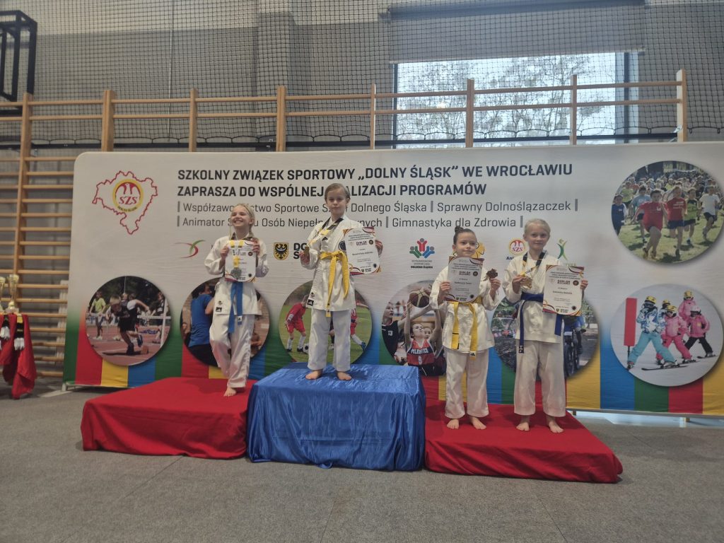 Gabrysia(3b) i Taisa 93a)na podium