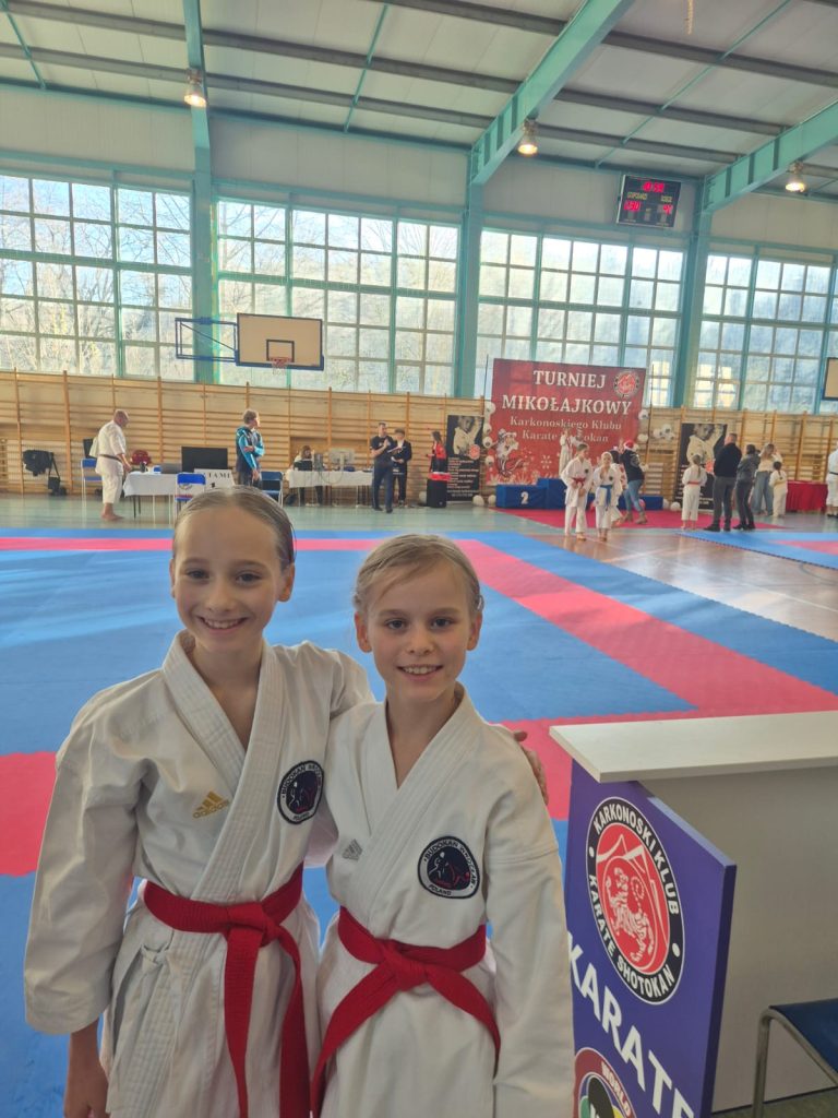 Wiktoria i Gabrysia przed startem