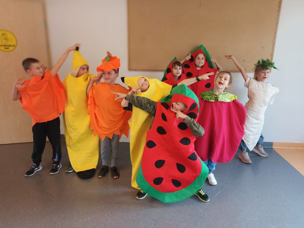 zachęcamy wszystkich do jedzenia witamin