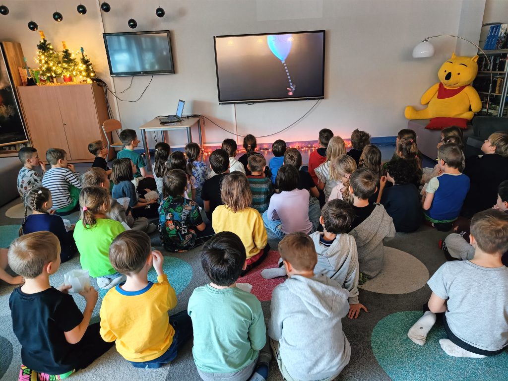 Seans filmowy z przekąską.