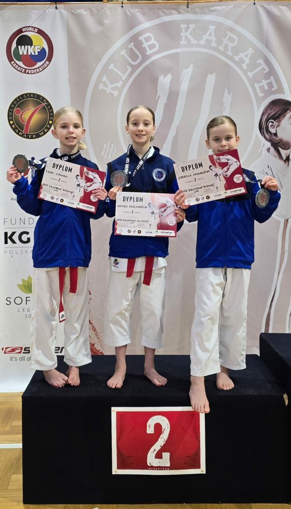 Gabrysia i Wiktoria - drużyna na podium