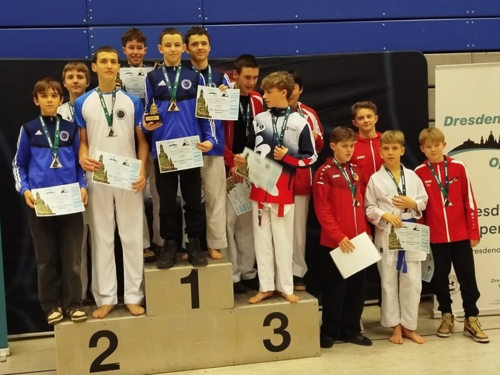 Kacper z drużyną na podium