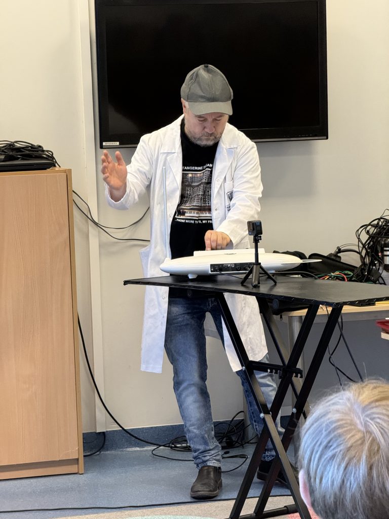 Prezentacja instrumentów elektroakustycznych w ZSP16