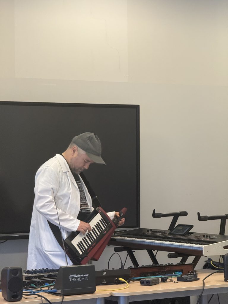Prezentacja instrumentów elektroakustycznych w ZSP16
