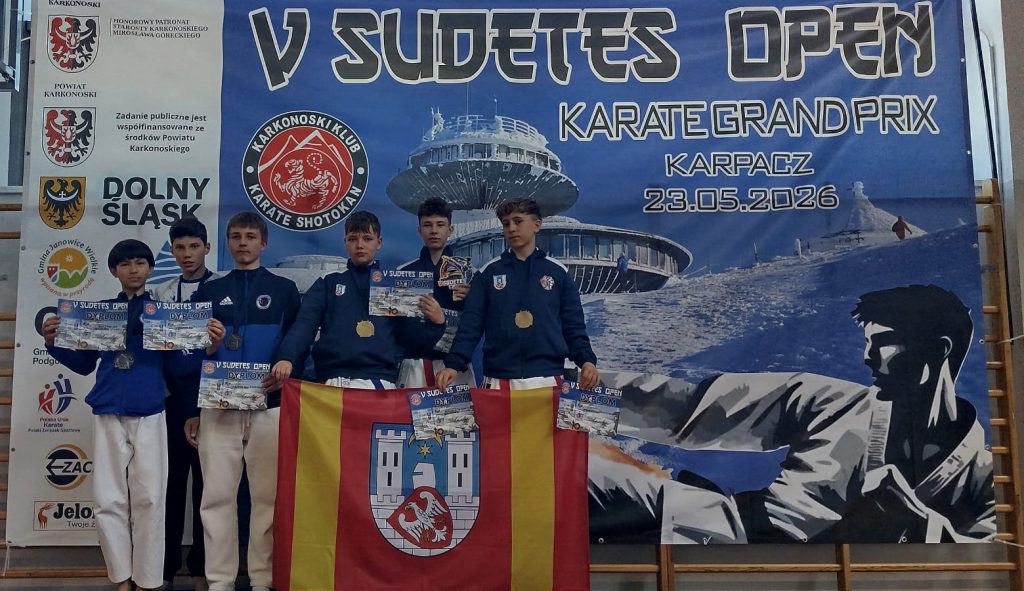 Kacper na podium z drużyną