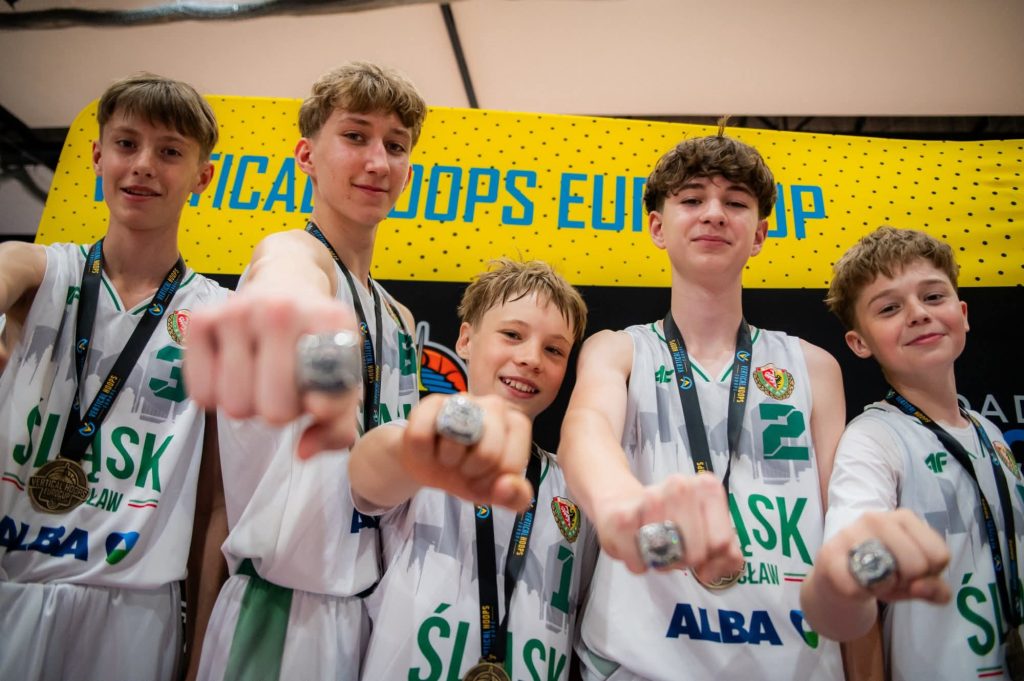 Sygnety Vertical Hoops EuroCup zdobią palce zwycięzców
